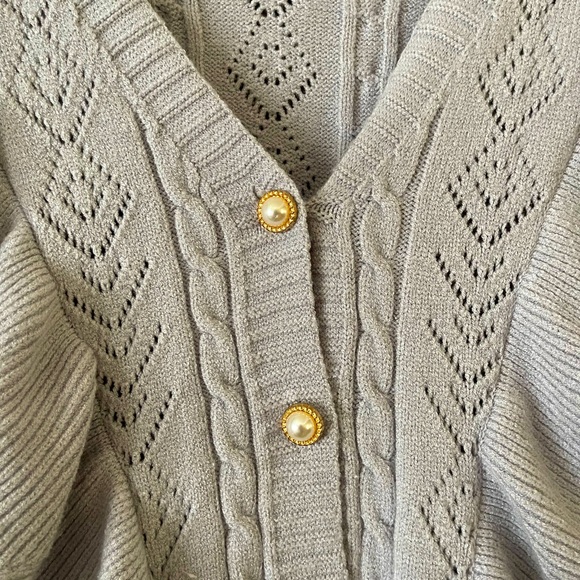 Gray sweater like new without tags - Picture 2 of 2